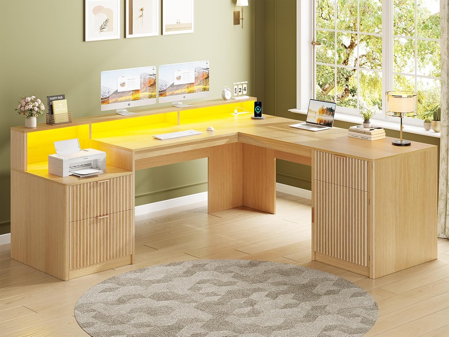 Office Furniture Outlet - 66インチ L字型デスク（引き出し、ファイルキャビネット、プリンターシェルフ、モニタースタンド、電源コンセント、LEDライト付き）オーク材、カスタマイズ可能