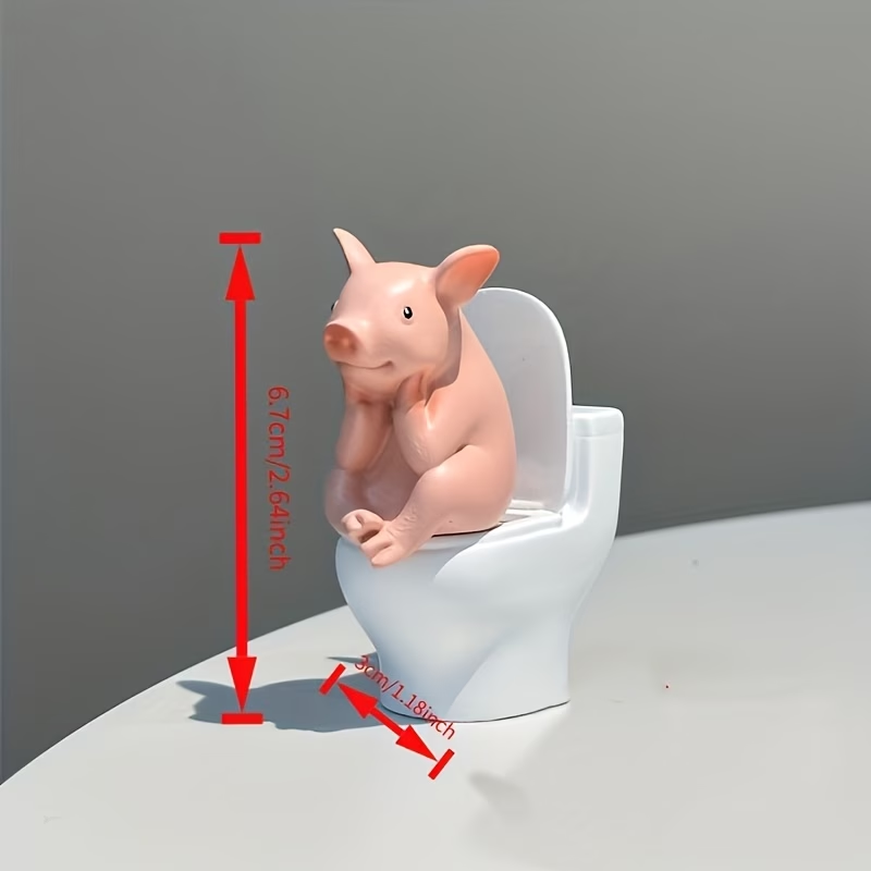 1個入り。可愛らしい子豚の置物。トイレに座っている姿で、テー - Office Furniture Used のレビューと価格